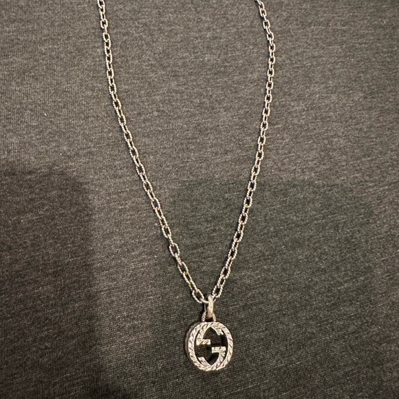 GUCCI INTERLOCKING PENDANT NECKLACE - Picture 4 of 4